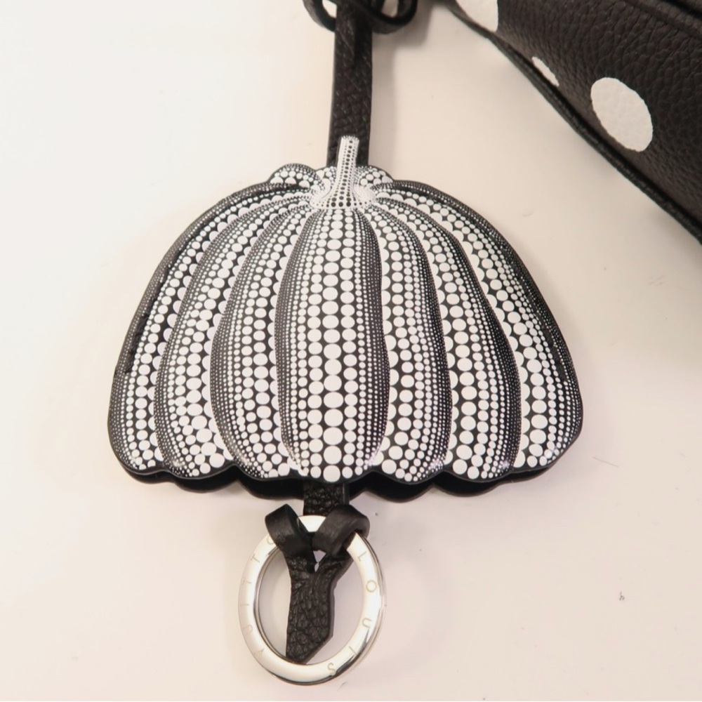 Louis Vuitton yayoi kusama Black and White Polka Dot pumpkin Keychain clochette